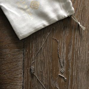 Kendra Scott necklace